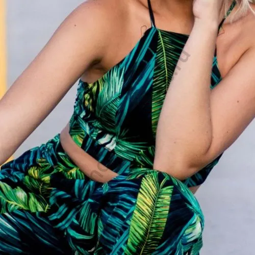 Укороченный топ и брюки