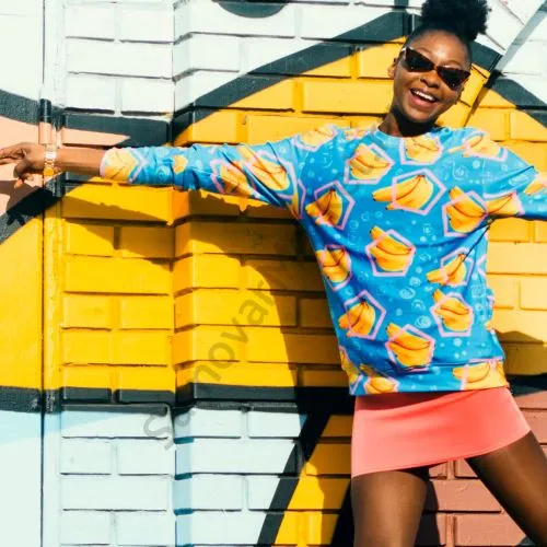 Синий свитер с бананами