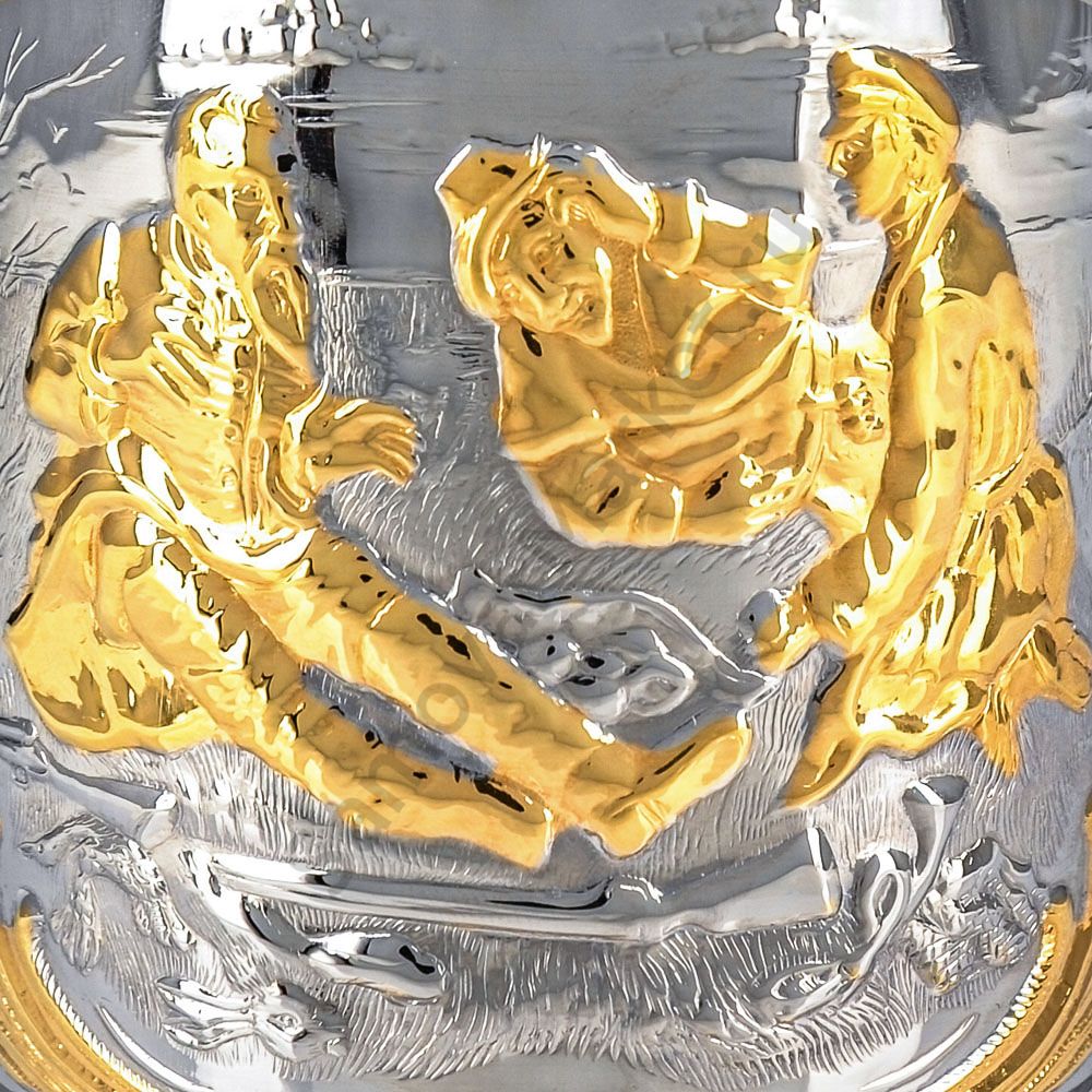 Подстаканник никелированный с частичной позолотой «Охотники на привале» Подстаканник никелированный с частичной позолотой «Охотники на привале»