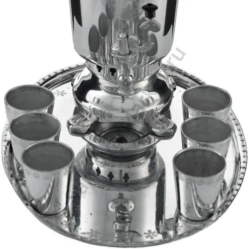 Самовар сувенирный с рюмками и подносом, Кремль, винтаж, серебристый Самовар сувенирный с рюмками и подносом, Кремль, винтаж, серебристый
